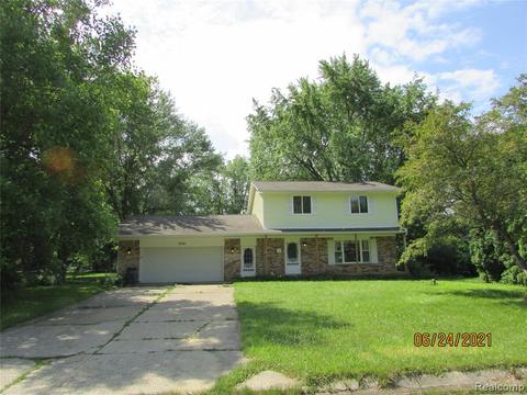 7081 Partridge Dr, Flushing, MI 48433 photo 1