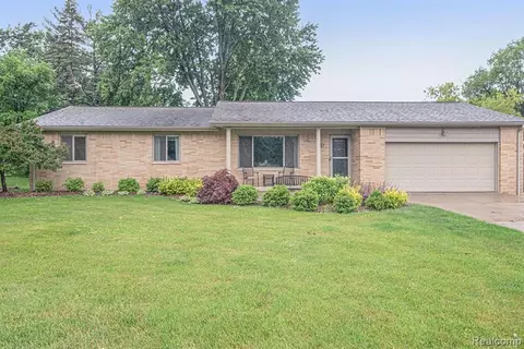 5048 Palomar Dr, Grand Blanc, MI 48507 photo 1