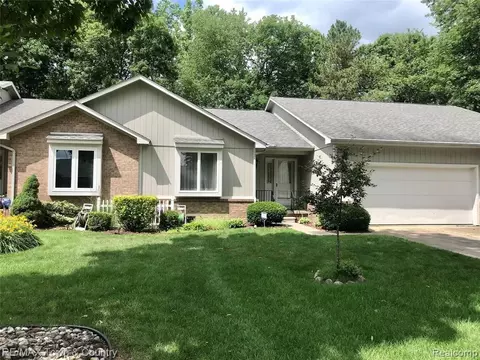 5422 Hickory Cir, Flushing, MI 48433 photo 1