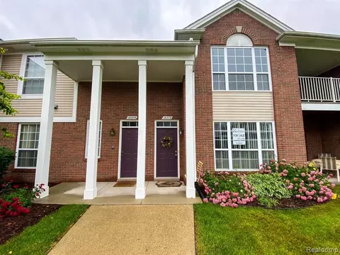 16373 Grandview Dr, Macomb, MI 48044 photo 1
