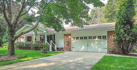 2081 Byron Rd, Howell, MI 48855 photo 1