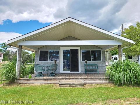 9449 Elizabeth St, Clay, MI 48001 photo 1