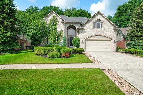 45907 Riverwoods Dr, Macomb, MI 48044 photo 1