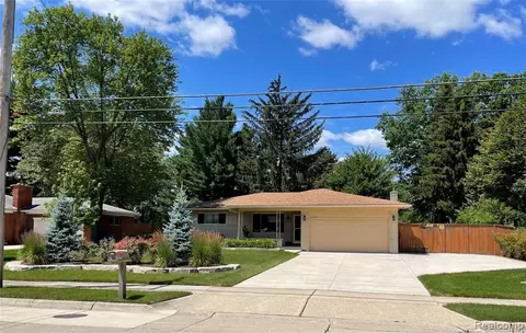 28083 Walker Ave, Warren, MI 48092 photo 1