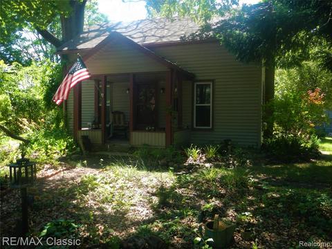 2605 Middle Rd, Highland, MI 48357 photo 1