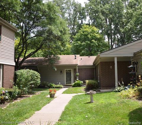 29740 Farmbrook Villa Ln, Southfield, MI 48034 photo 1