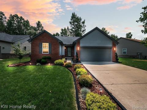 33601 Bay Hill Dr, Romulus, MI 48174 photo 1