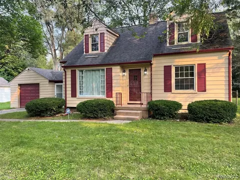 3715 Circle Dr, Flint, MI 48507 photo 1