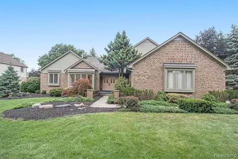 1678 Apple Dr, Troy, MI 48098 photo 1