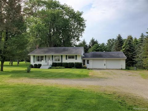 982 E Maple St, Holly, MI 48442 photo 1