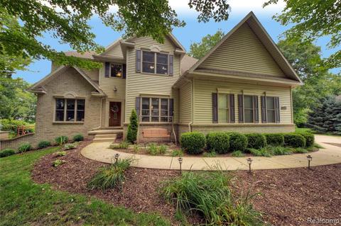2361 Wild Cherry Dr, Howell, MI 48843 photo 1