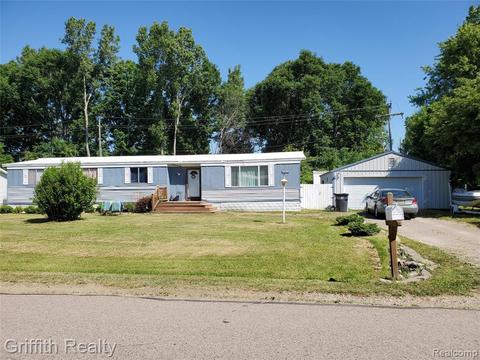 5655 Chippewa Dr, Howell, MI 48843 photo 1