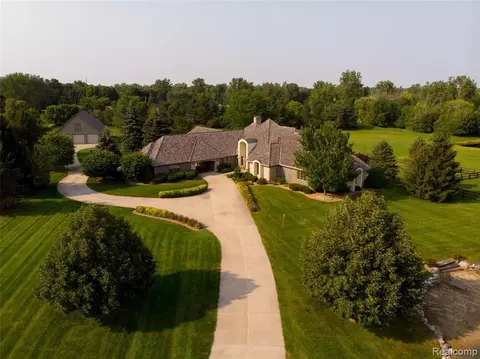 2180 Western Meadows Dr, Flushing, MI 48433 photo 1