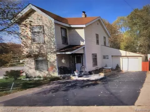 205 E Vienna St, Clio, MI 48420 photo 1