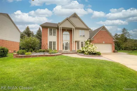 4155 Renee Dr, Troy, MI 48085 photo 1