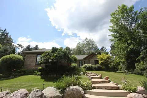 135 Blake St, Leonard, MI 48367 photo 1