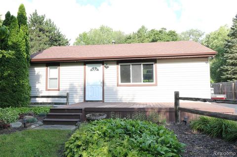 9024 Folkert Rd, Clay, MI 48001 photo 1