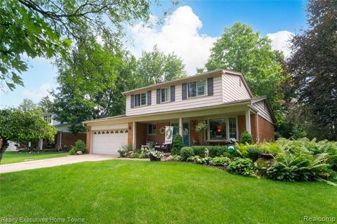 5396 Patterson Dr W, Troy, MI 48085 photo 1