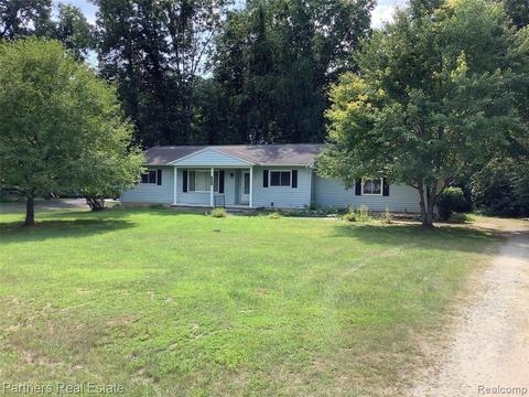 638 Foxfire Dr, Howell, MI 48843 photo 1