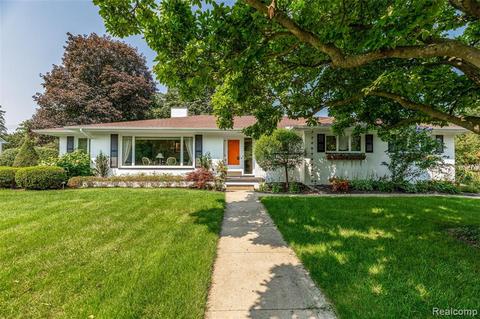 1028 Bower St, Howell, MI 48843 photo 1