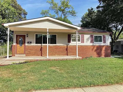 4957 Walker St, Wayne, MI 48184 photo 1