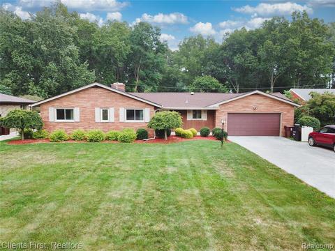 860 Ruff Dr, Monroe, MI 48162 photo 1