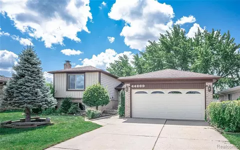 44669 Windmill Dr, Canton, MI 48187 photo 1