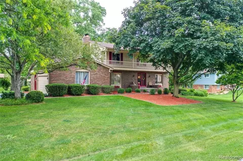 707 Leinster Rd, Rochester Hills, MI 48309 photo 1
