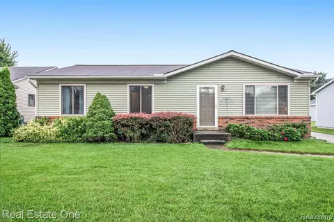 120 Arthur Dr, Troy, MI 48083 photo 1