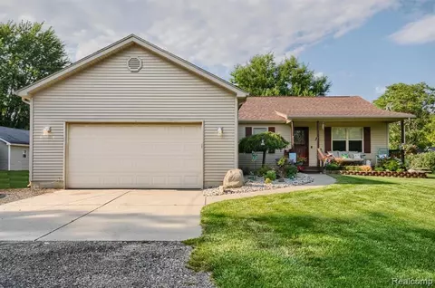 7459 E Coldwater Rd, Davison, MI 48423 photo 1
