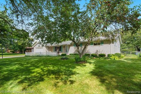 1130 Cabot Dr, Flint, MI 48532 photo 1