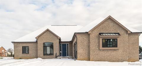 709 Berwick Ct, Highland, MI 48357 photo 1