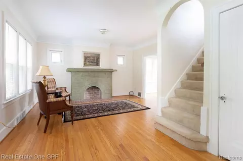 912 University Pl, Grosse Pointe, MI 48230 photo 1