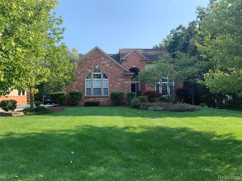 5000 Spring Meadow Dr, Clarkston, MI 48348 photo 1
