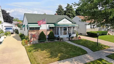17529 Smith St, Riverview, MI 48193 photo 1