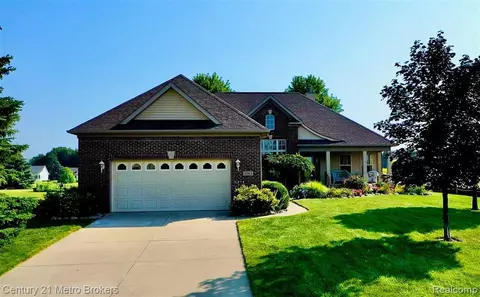 9063 Copper Ridge Dr, Davison, MI 48423 photo 1