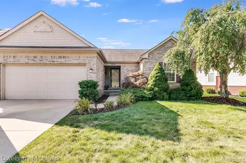 33011 Sand Piper Dr, Romulus, MI 48174 photo 1