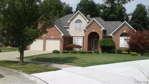 30773 Pear Tree Ct, Flat Rock, MI 48134 photo 1