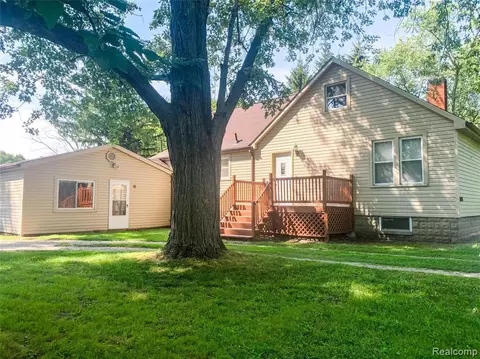 9440 Ozga St, Romulus, MI 48174 photo 1