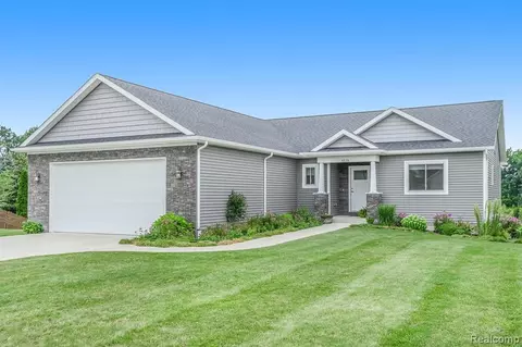 6528 Stonebrook Ln, Flushing, MI 48433 photo 1
