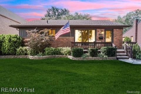 935 N Main St, Clawson, MI 48017 photo 1