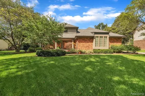 1204 Prosper Dr, Troy, MI 48098 photo 1