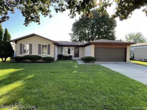 29418 E Nottingham Cir, Warren, MI 48092 photo 1