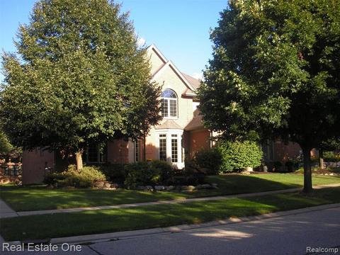526 Springview Dr, Rochester, MI 48307 photo 1
