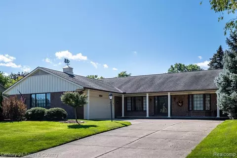 2087 Red Maple Dr, Troy, MI 48098 photo 1