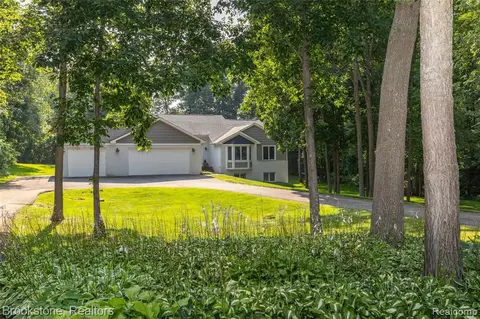 6837 Springcrest Ct, Clarkston, MI 48346 photo 1