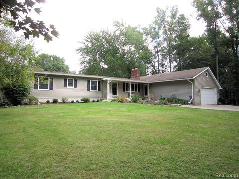 528 Argentine Rd, Howell, MI 48843 photo 1