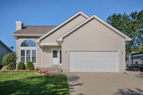 448 Primrose Ln, Flushing, MI 48433 photo 1
