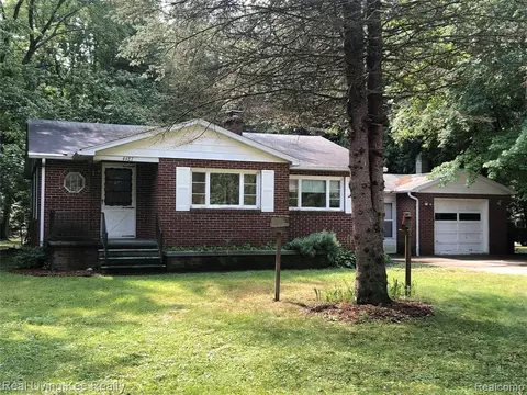 4487 Atkins Rd, Port Huron, MI 48060 photo 1