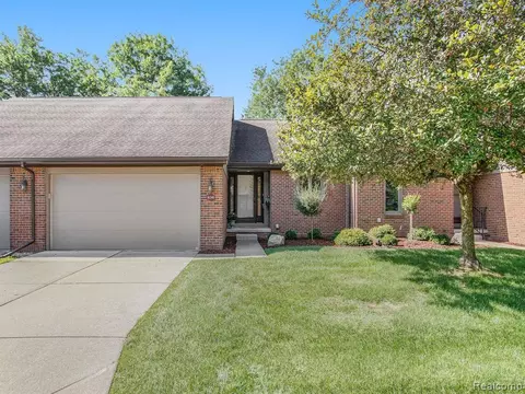 16240 Meadows Ct, Macomb, MI 48044 photo 1